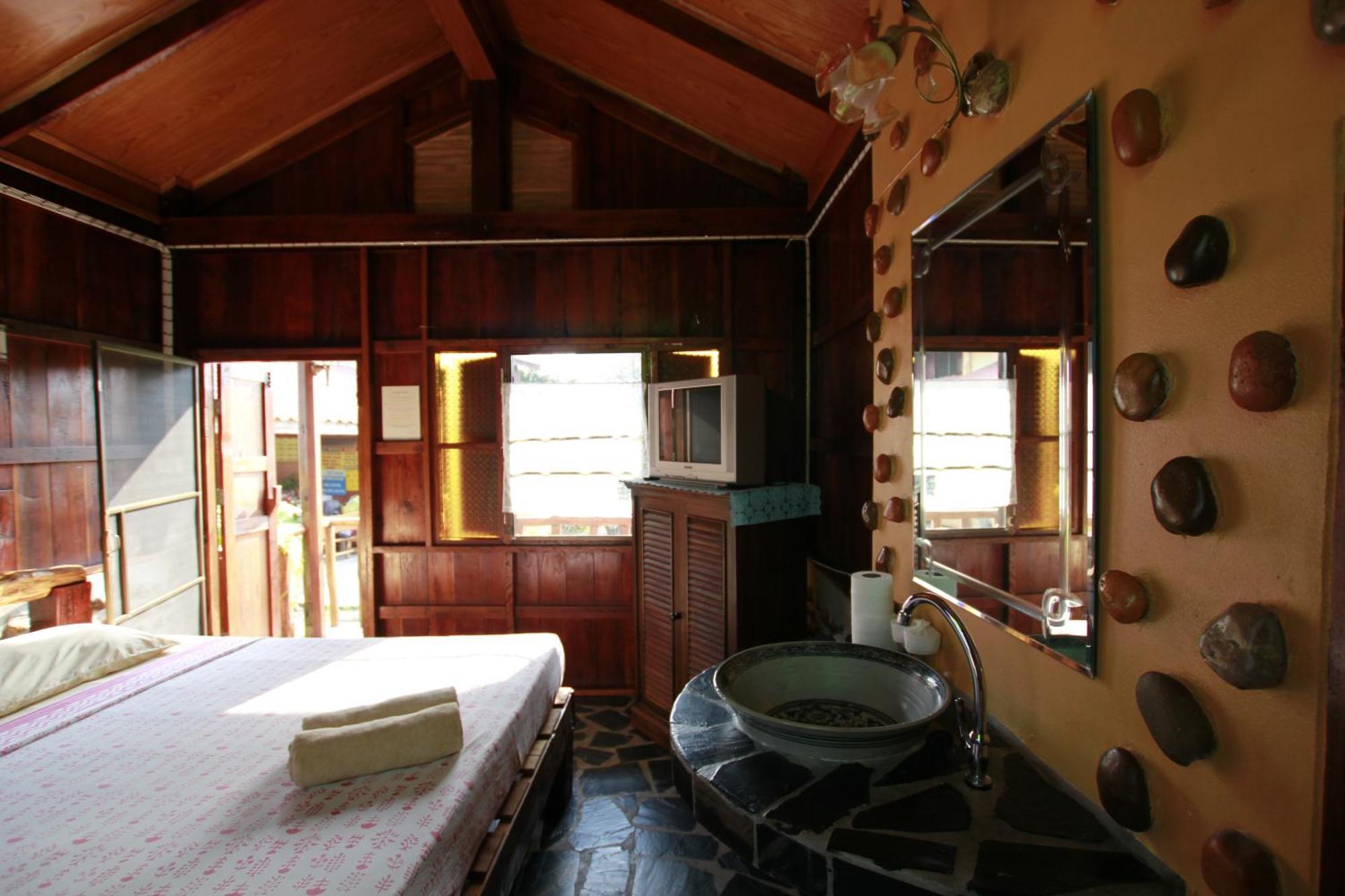 J&J Guesthouse Сукотаи Номер фото
