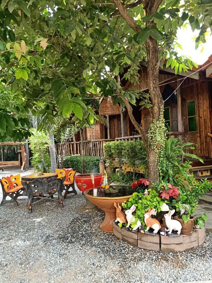J&J Guesthouse Сукотаи Экстерьер фото